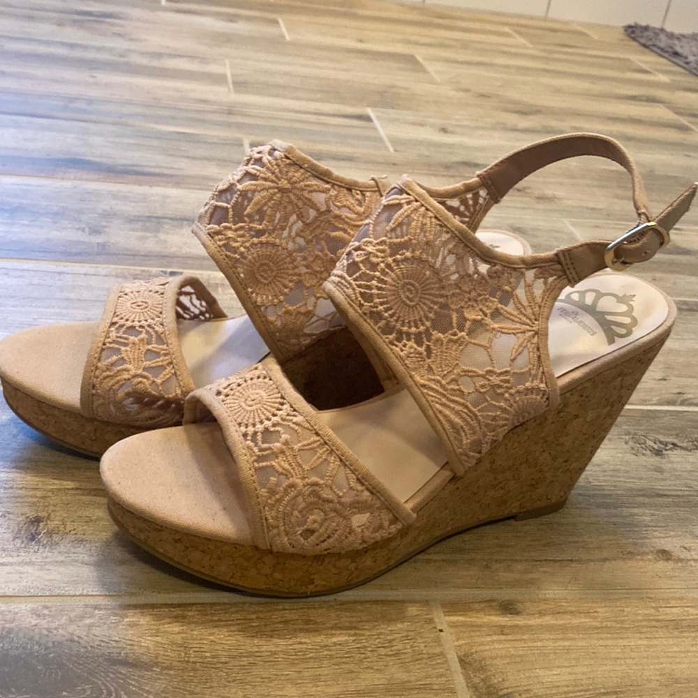 Fergalicious Fergie Women's Krazy Wedge Sandal. Size 11